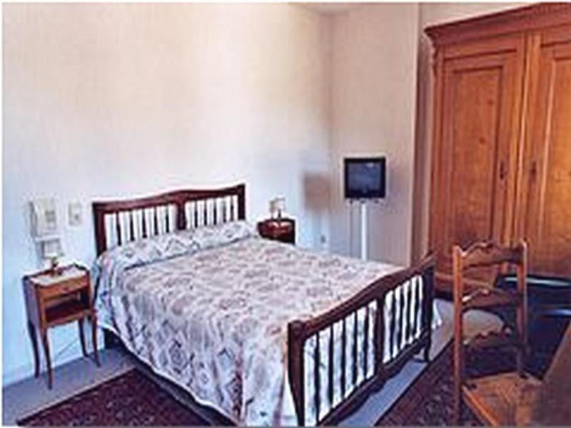 Hotel De Paris Poligny  Room photo