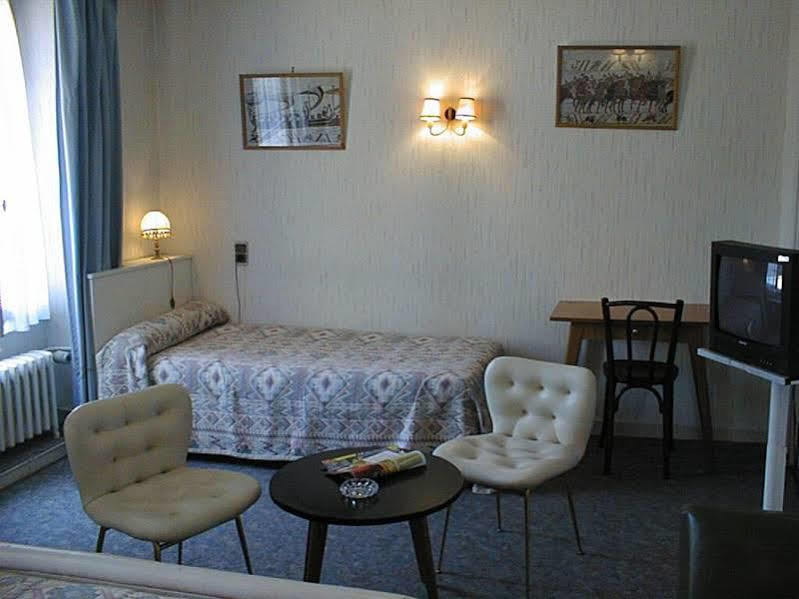 Hotel De Paris Poligny  Exterior photo