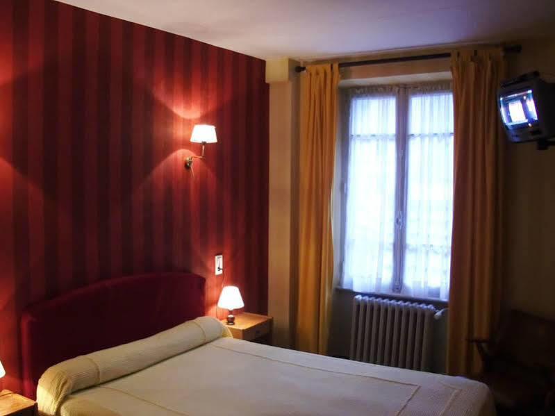 Hotel De Paris Poligny  Exterior photo